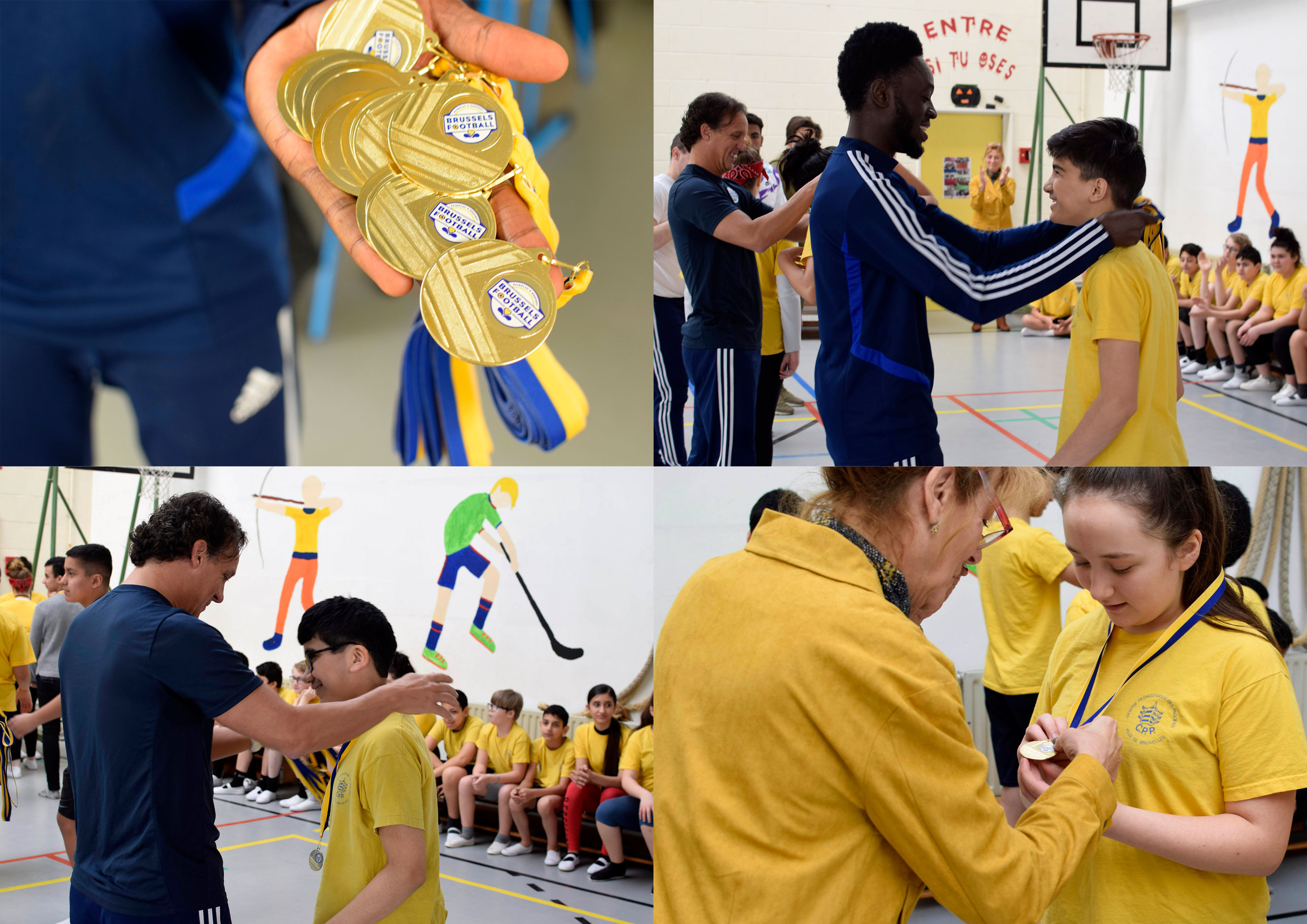 Enfants qui recoivent une médaille