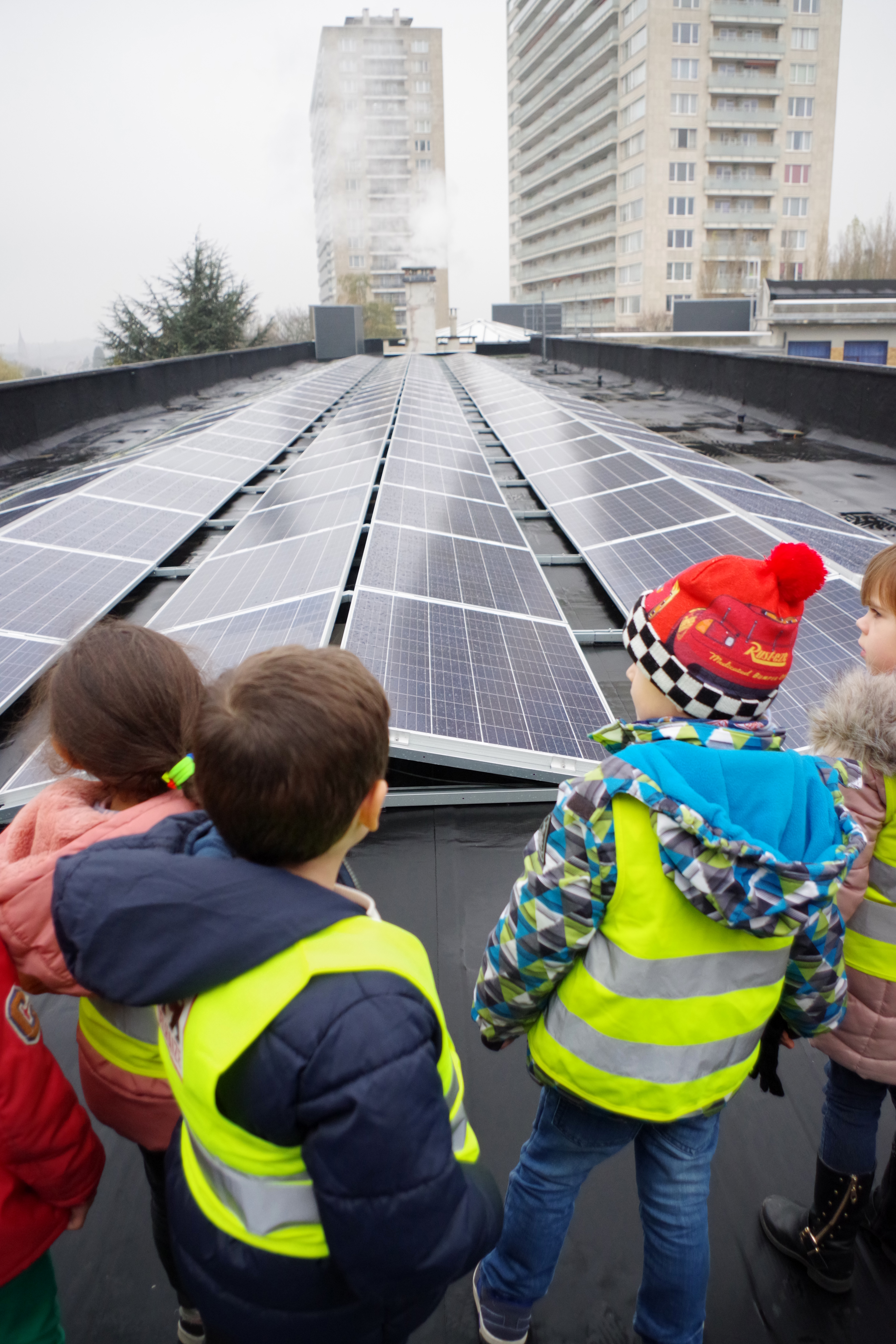 Enfants et panneaux photovoltaïques