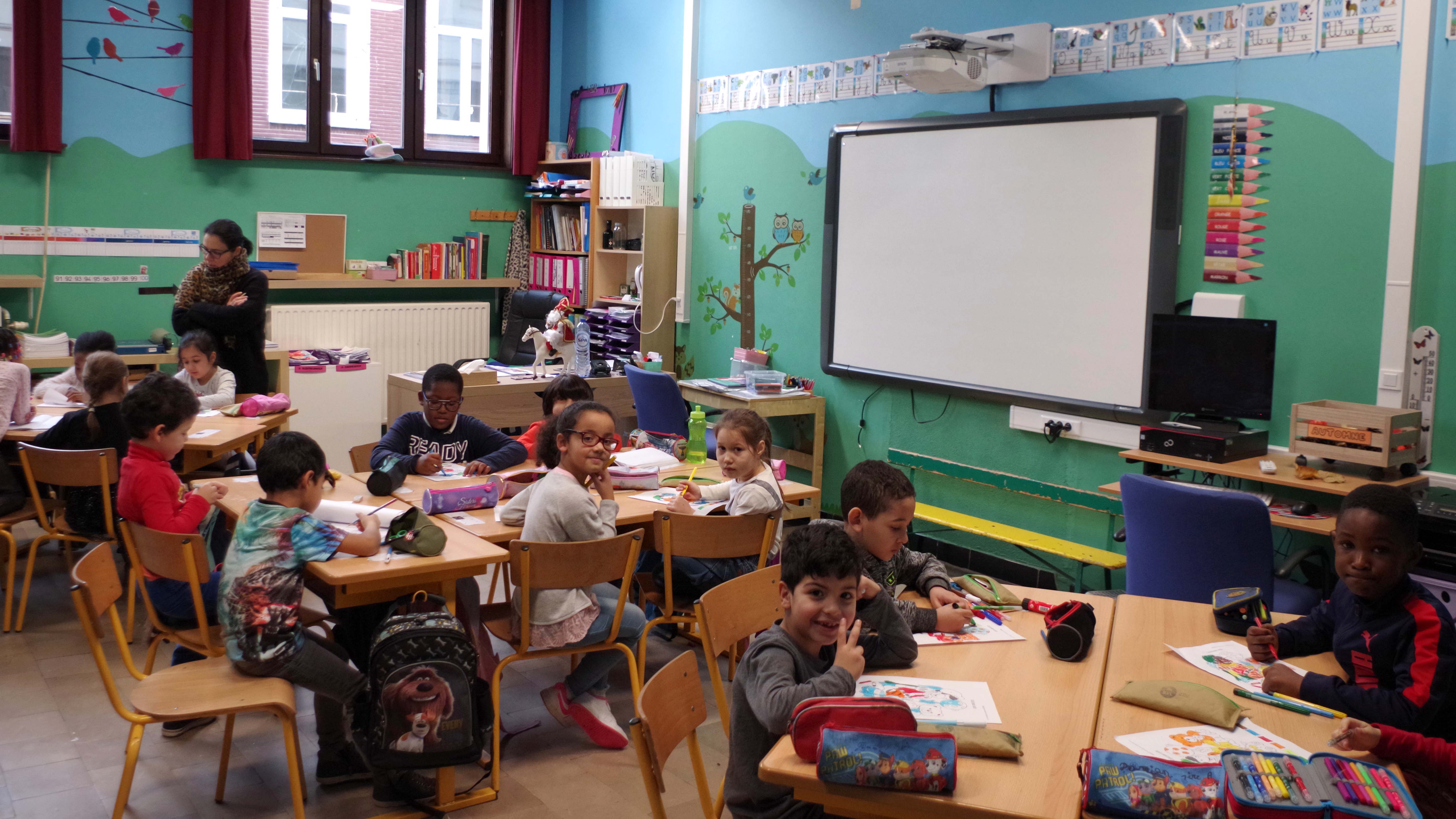 Enfants dans une classe à Charles Buls