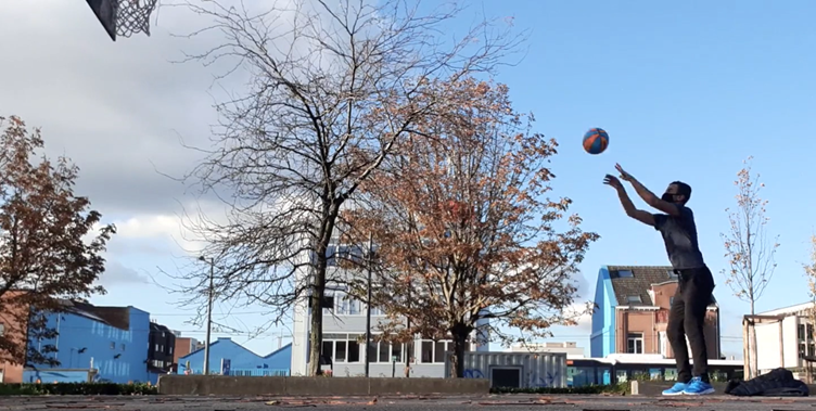 Un panier de basket