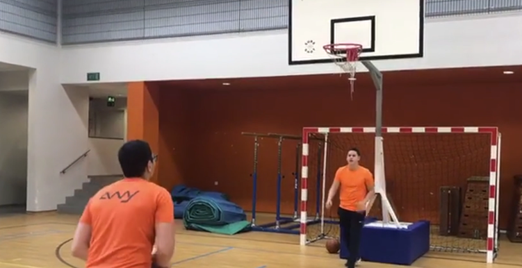 Un autre panier de basket