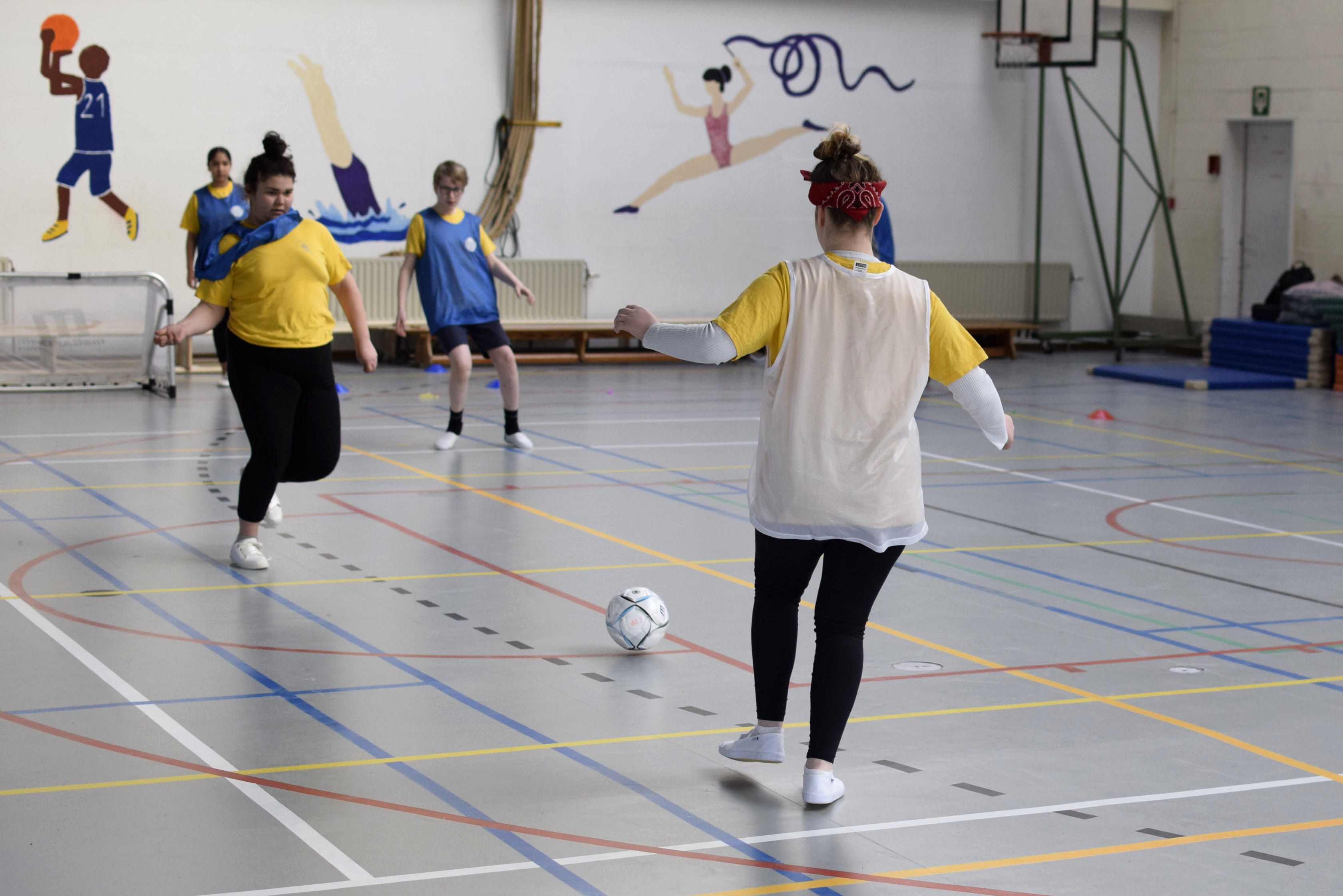 Enfants dans une salle de sport