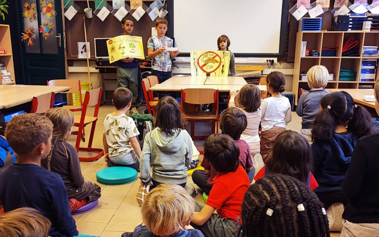 action à pied à vélo à l'école