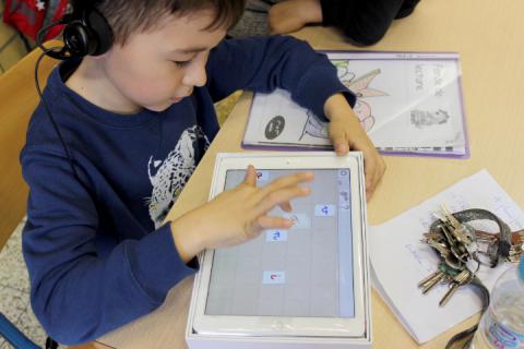 Enfant avec un IPad