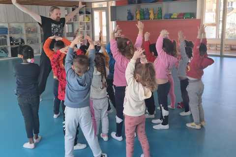 Atelier Qi Gong à l'école maternelle Éclusier Cogge