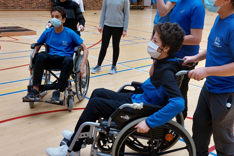 Démystifer le handicap, parcours en fauteuil roulant