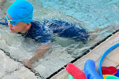 Lucas à la piscine