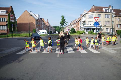 enfants qui traversent