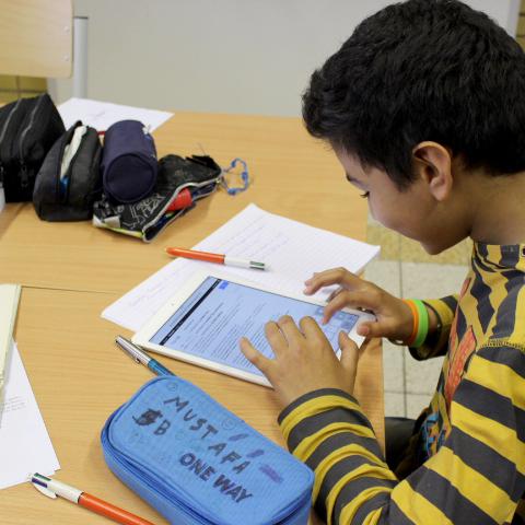 Enfant avec un IPad