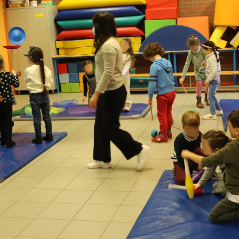 Initiation au cirque école maternelle Adolphe Max