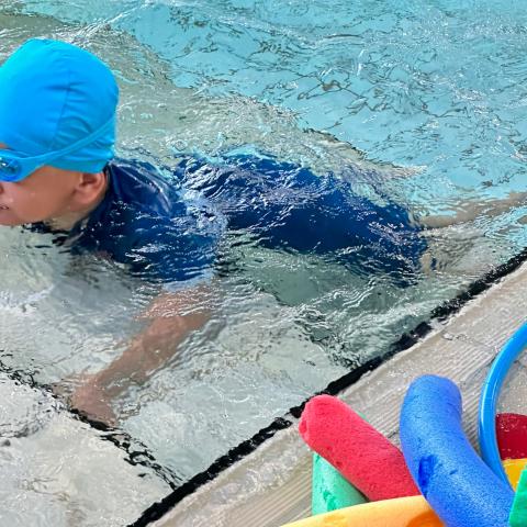 Lucas à la piscine